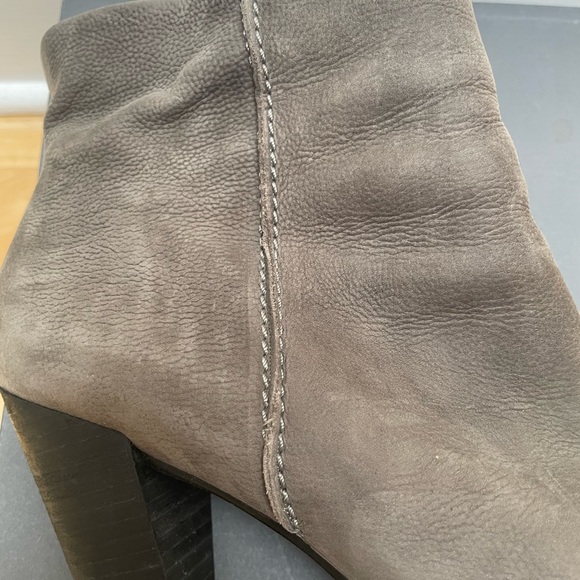 Ecco warm grey leather bootie, 2.5 in heel, 41EUR, 10-10.5 US - Picture 4 of 6